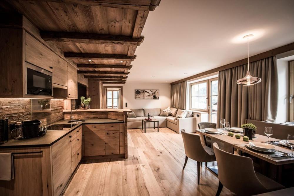 Pepi's Suites - Lechtal Apartments Holzgau Buitenkant foto