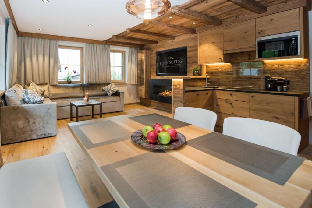 Pepi's Suites - Lechtal Apartments Holzgau Buitenkant foto