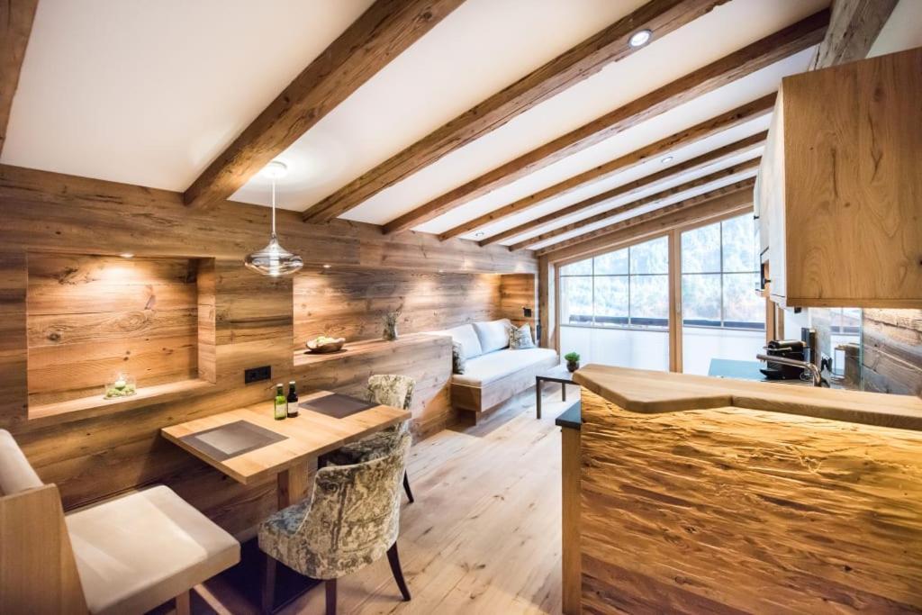 Pepi's Suites - Lechtal Apartments Holzgau Buitenkant foto